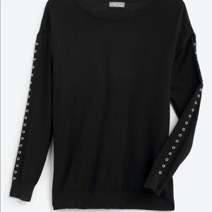 Magnolia Grace Waldo Grommet Detail Pullover - M